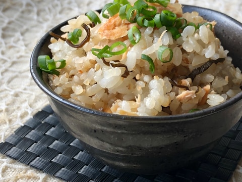 超簡単♪塩昆布と塩鮭の混ぜご飯